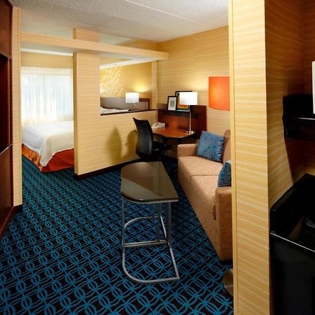Fairfield Inn & Suites Парсипани Стая снимка