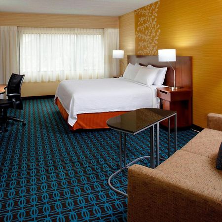 Fairfield Inn & Suites Парсипани Стая снимка