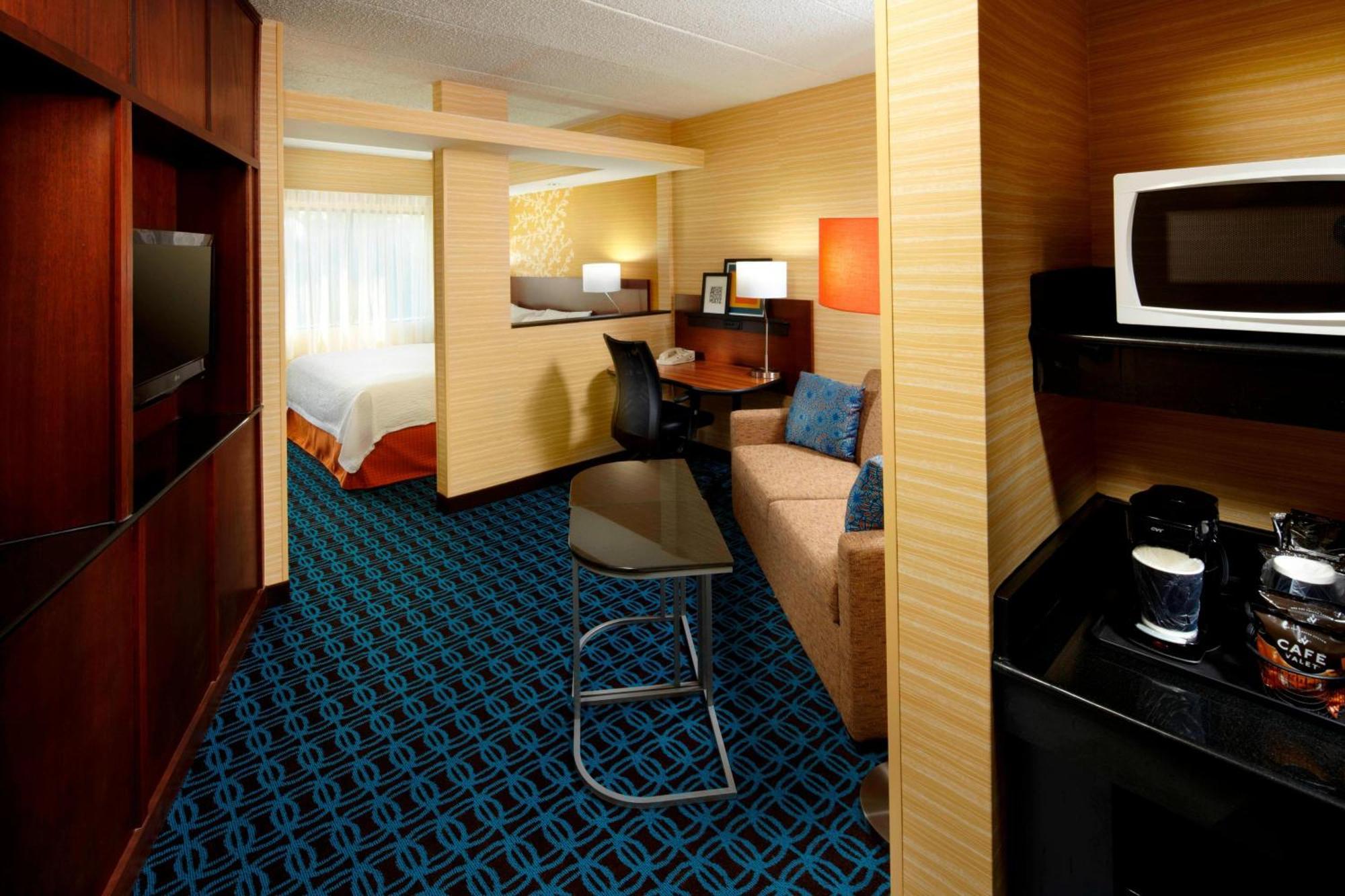 Fairfield Inn & Suites Парсипани Стая снимка