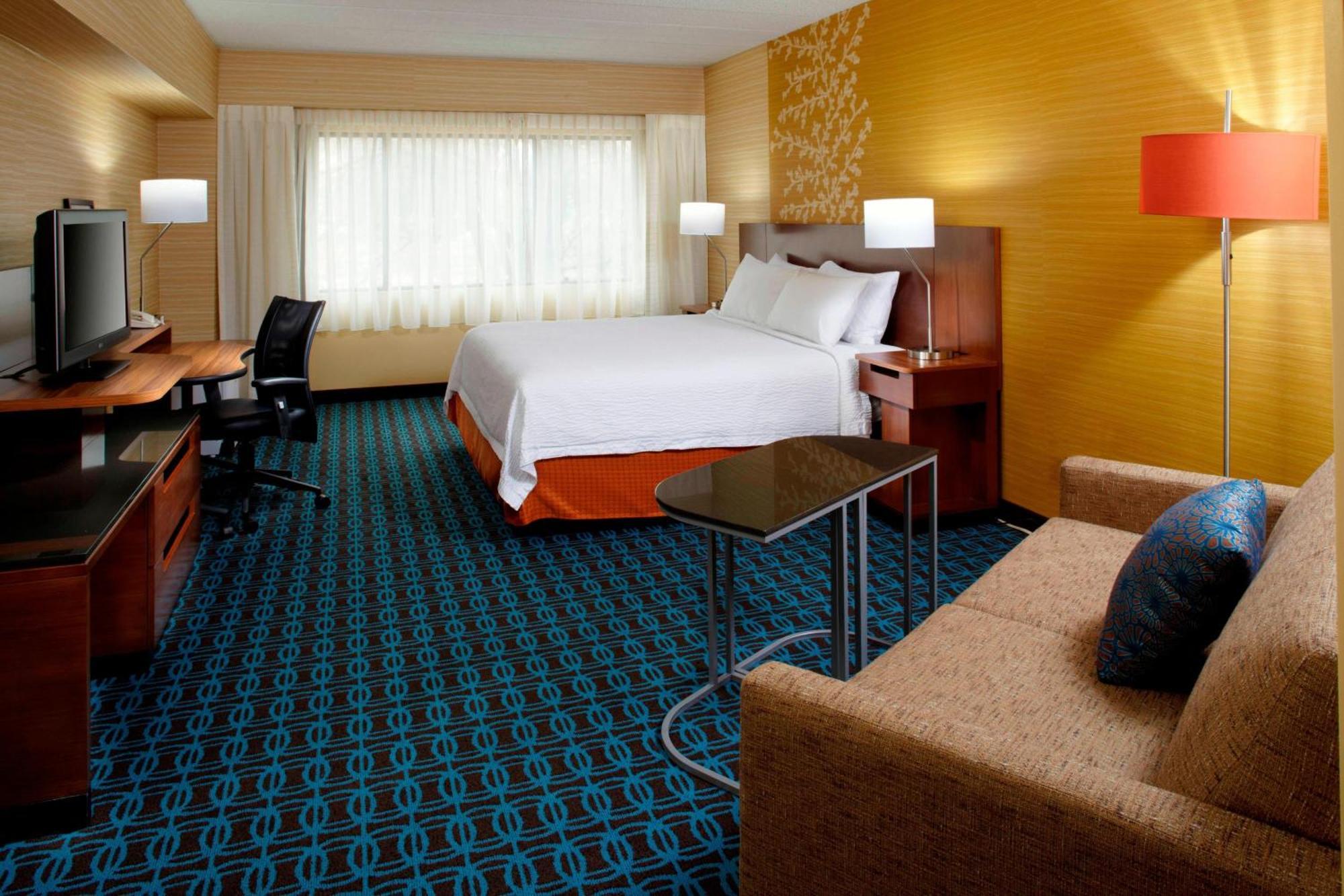 Fairfield Inn & Suites Парсипани Стая снимка