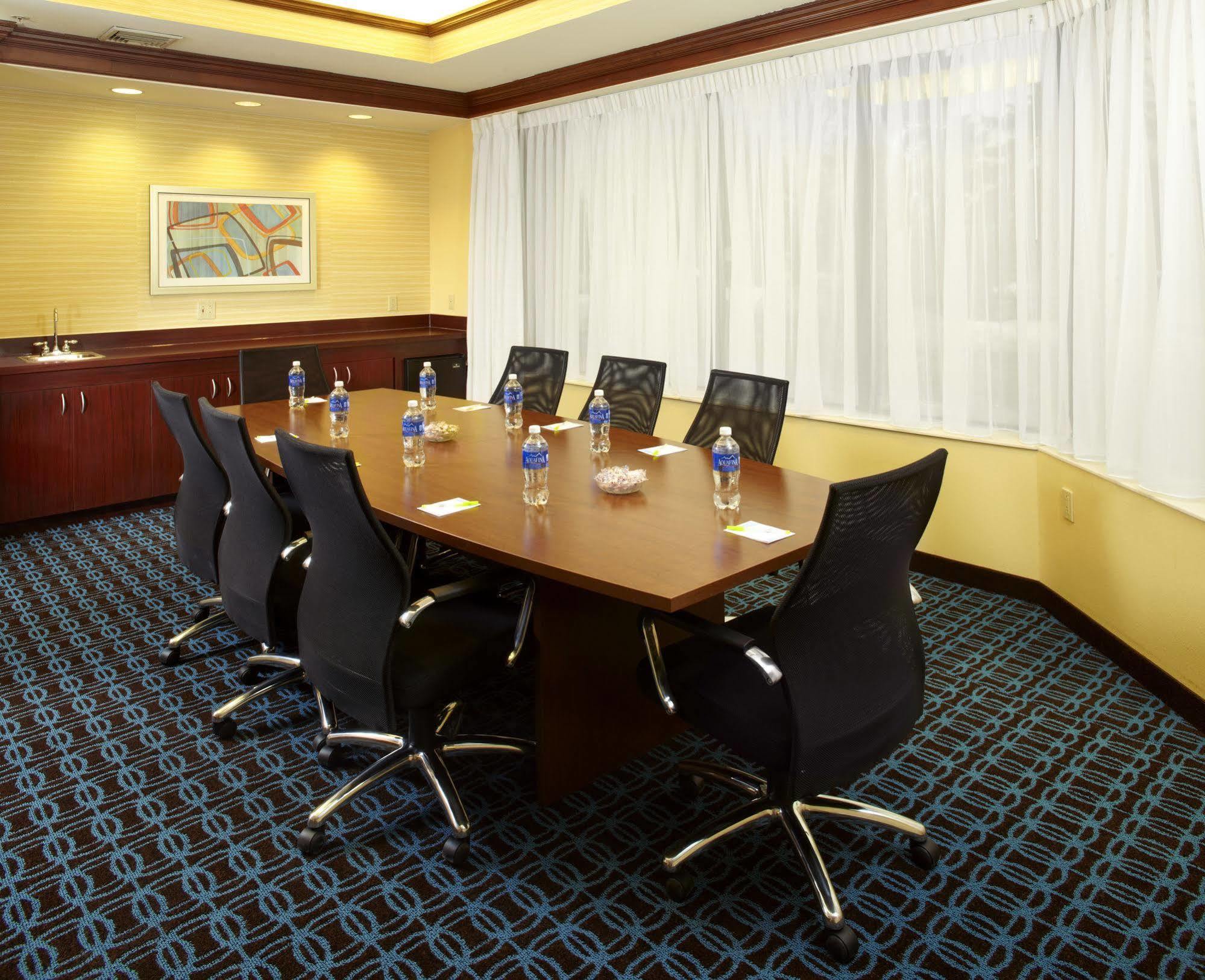 Fairfield Inn & Suites Парсипани Екстериор снимка